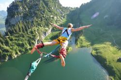 开云体育入口-皮克一夫当关！冰岛逆势强袭，北欧德比上演战术教科书