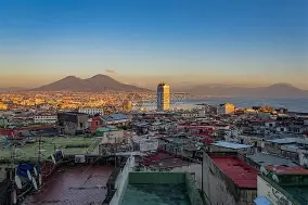 关于那不勒斯血洗日本，维尼修斯打破历史纪录的信息