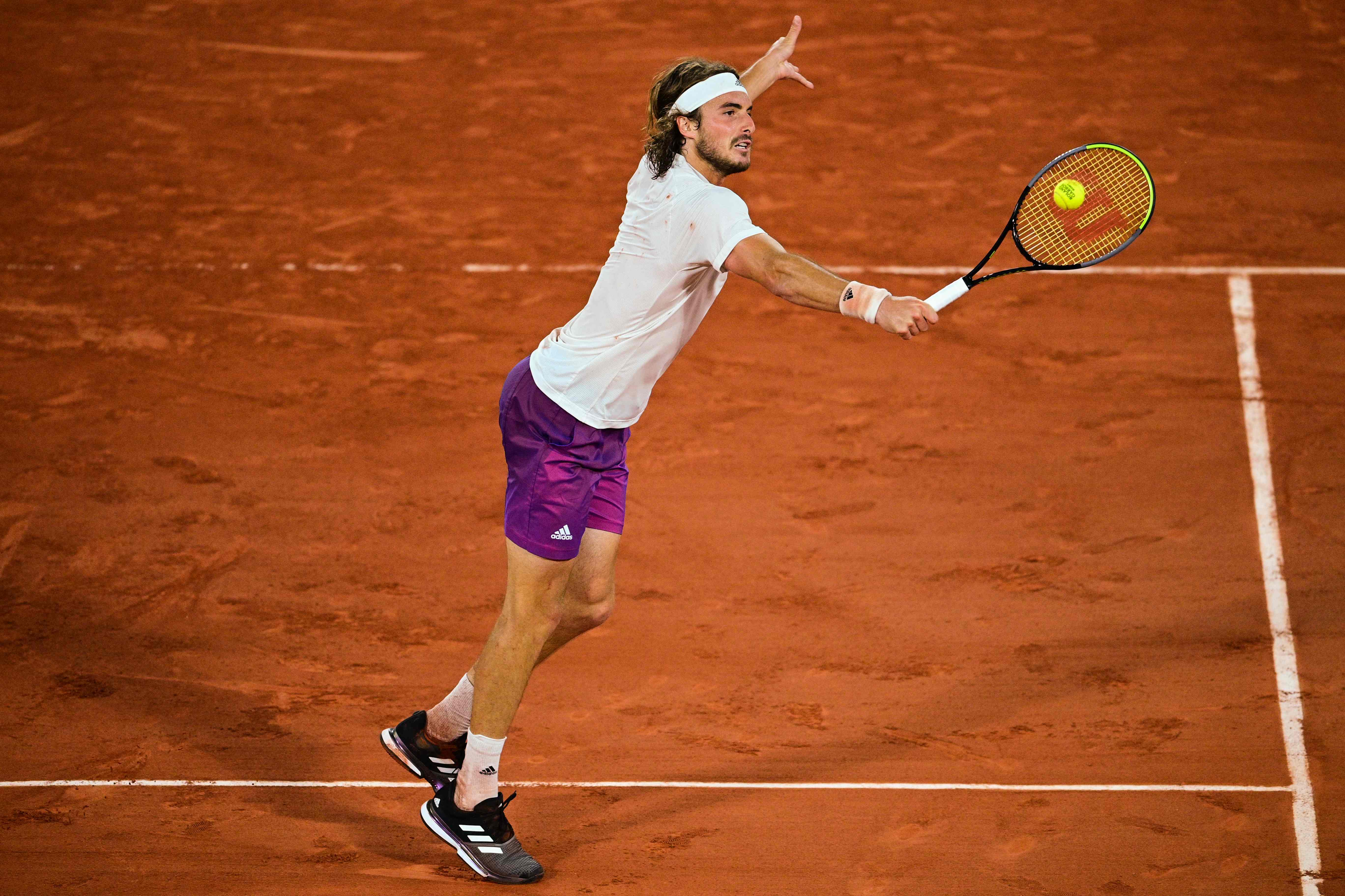 包含西班牙网球队逆转美国网球队，西西帕斯高光表现的词条