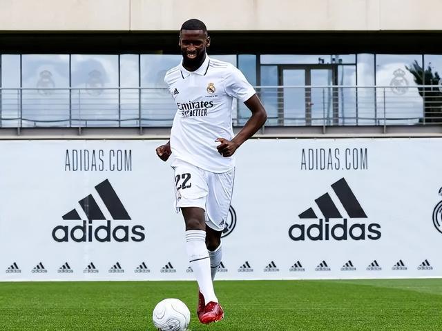 塞维利亚逆转美国，德利赫特惊艳世界