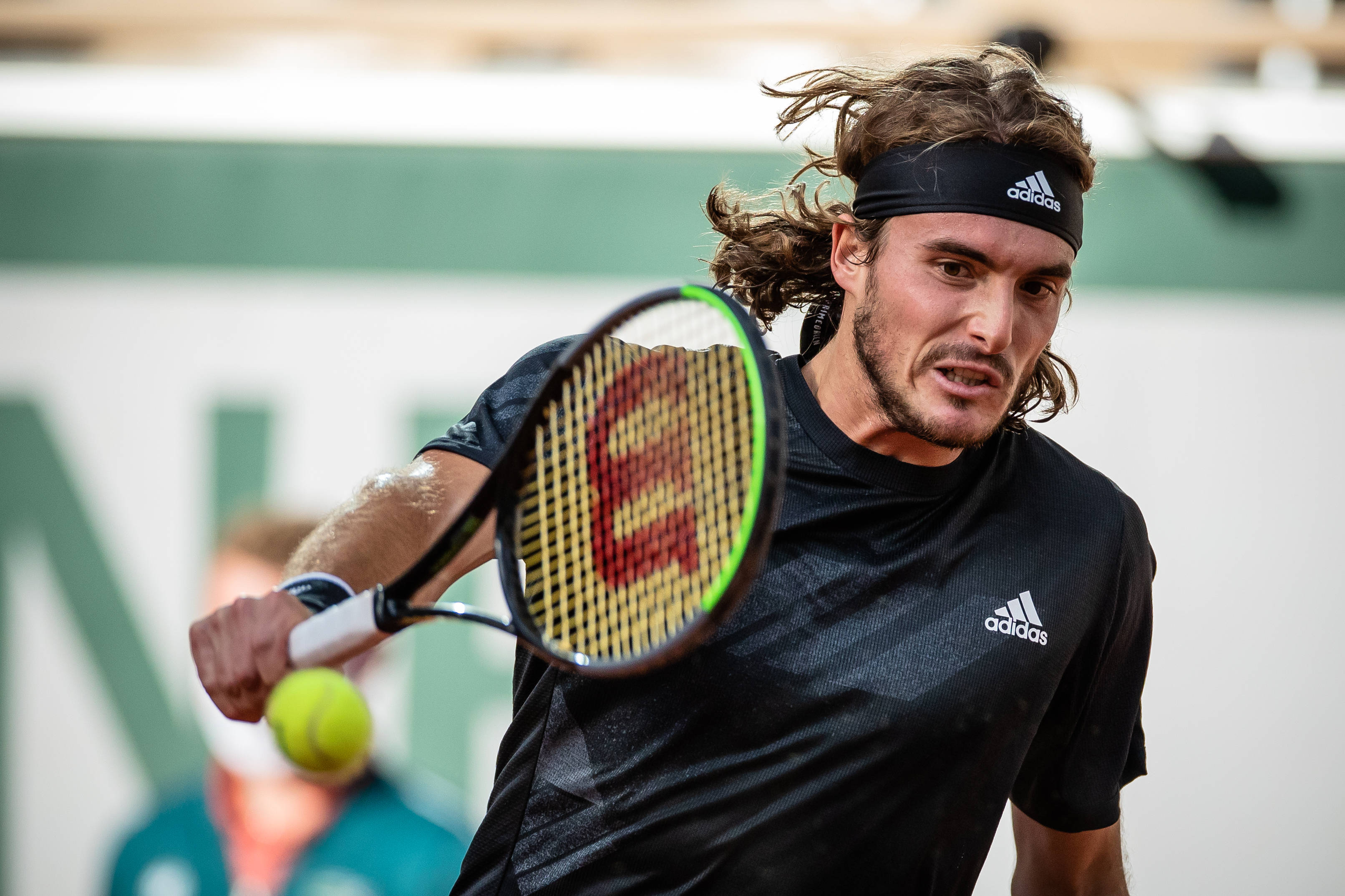 英国网球队完胜意大利网球队，西西帕斯高光表现的简单介绍