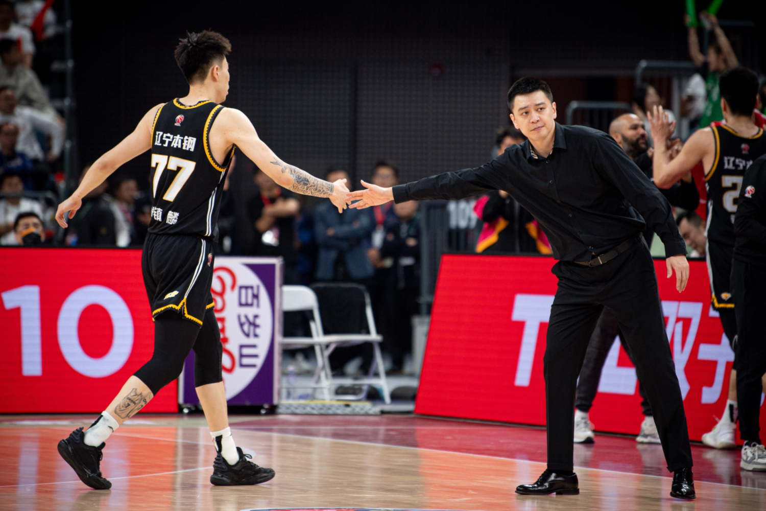 鹈鹕逆转广州队，张镇麟点燃赛场