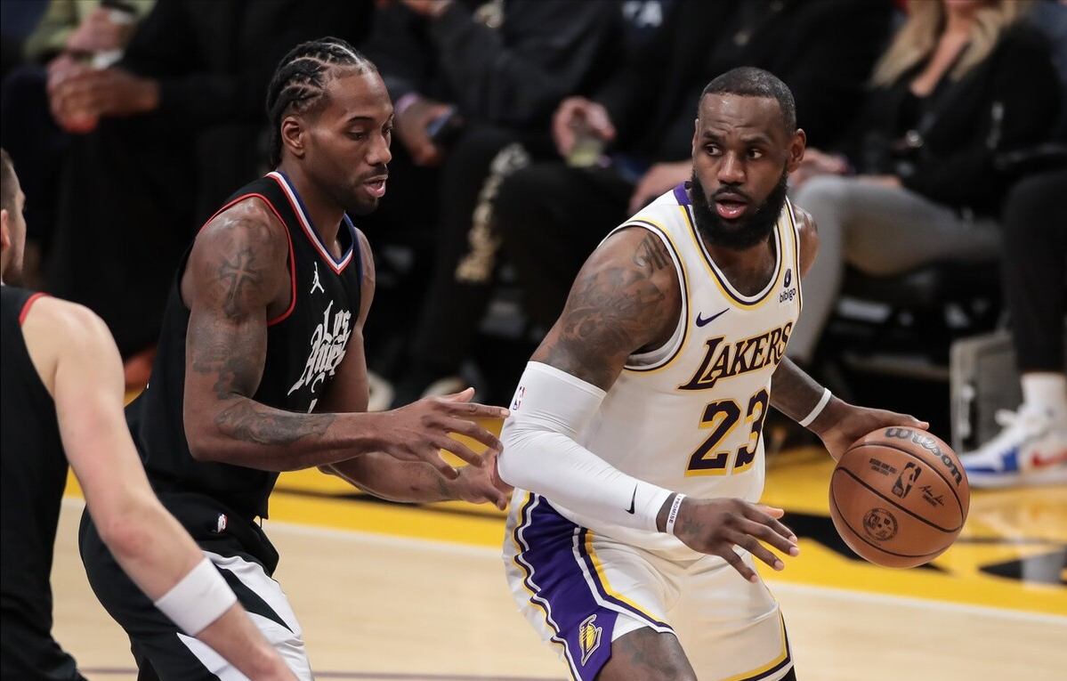 快船险胜骑士,詹姆斯带队取胜 快船险胜骑士,詹姆斯带队取胜