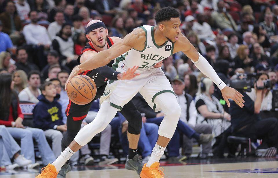 热火碾压雄鹿，德罗赞高光表现