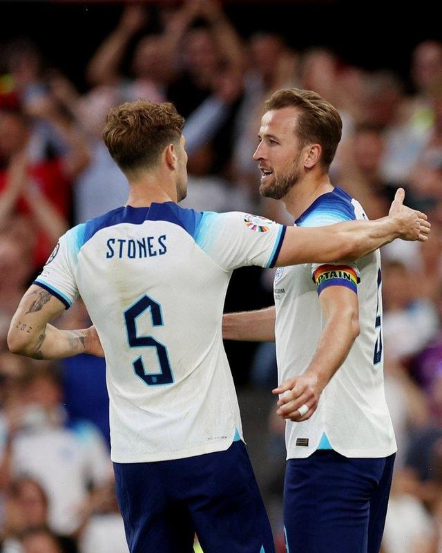 法国队横扫英格兰队，波尔刷新纪录