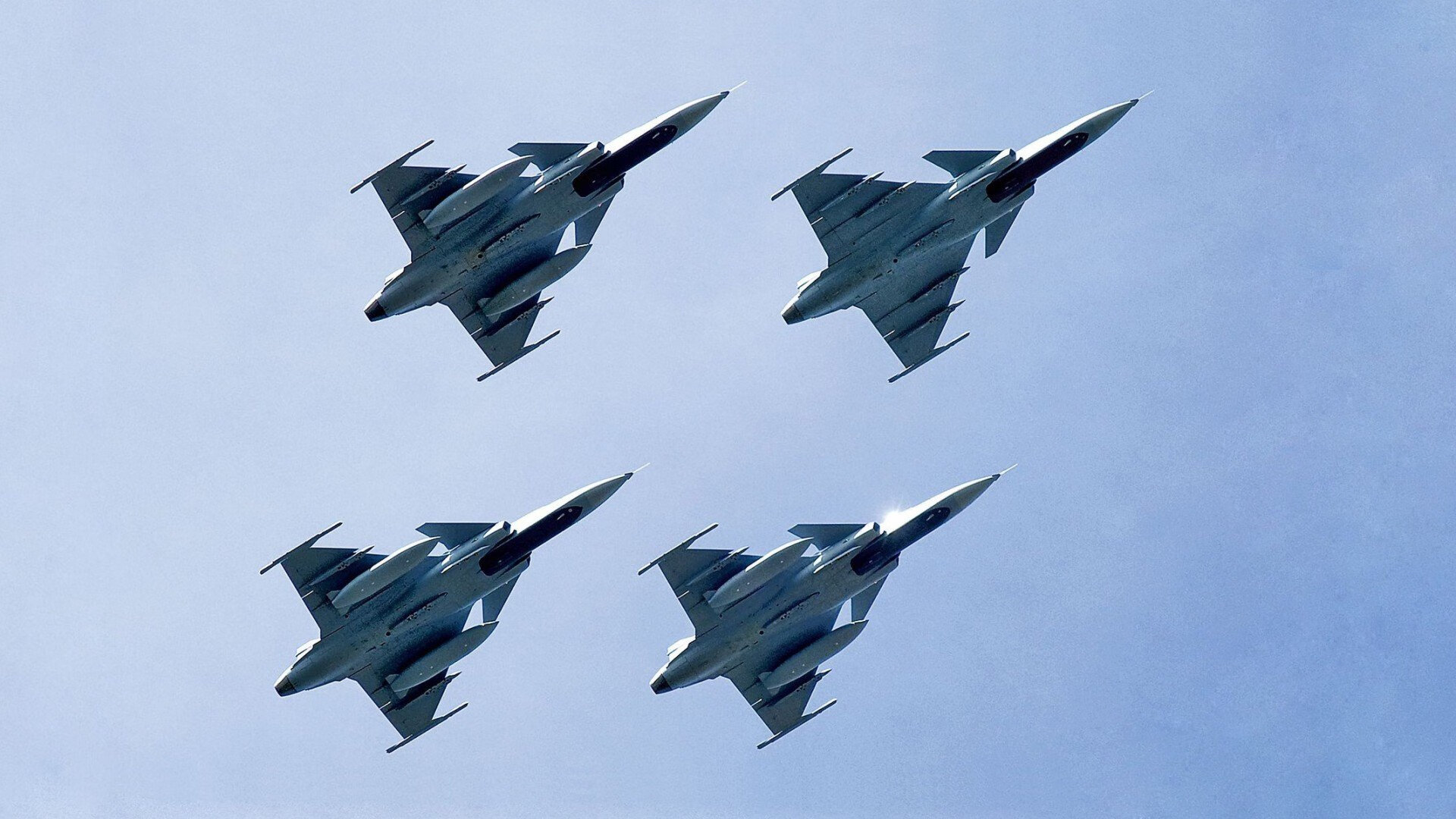 法拉利鏖战红牛二队，阿隆索的烈火，是围场里不灭的灯塔