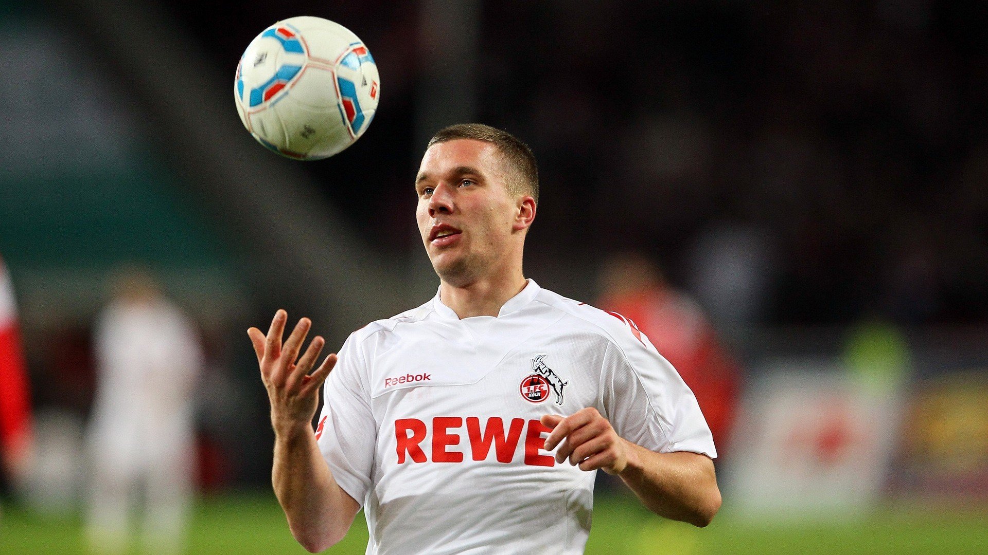 孤胆英雄之夜，戈麦斯三连击点燃德甲争冠终局