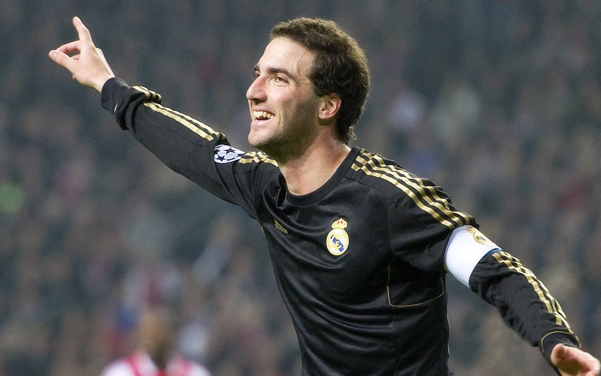 苏亚雷斯,永不掉线的稳定输出,荷兰高效足球力克爱尔兰